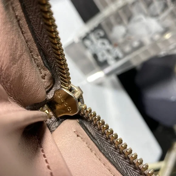 Authentic GUCCI SOHO Interlocking G Patent Leather Zippy Wallet - Picture 14 of 17